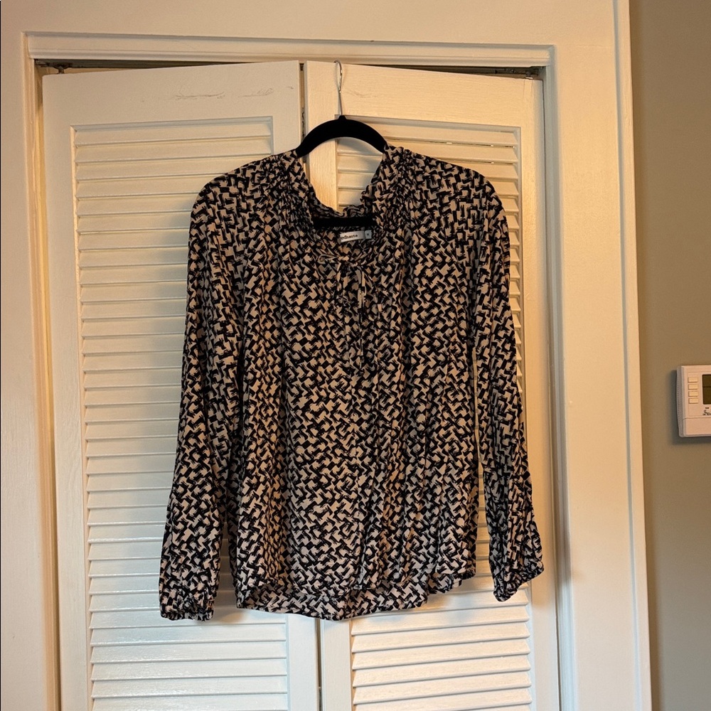 Chic Black and Tan Buttoned Blouse with Peter Pan Collar